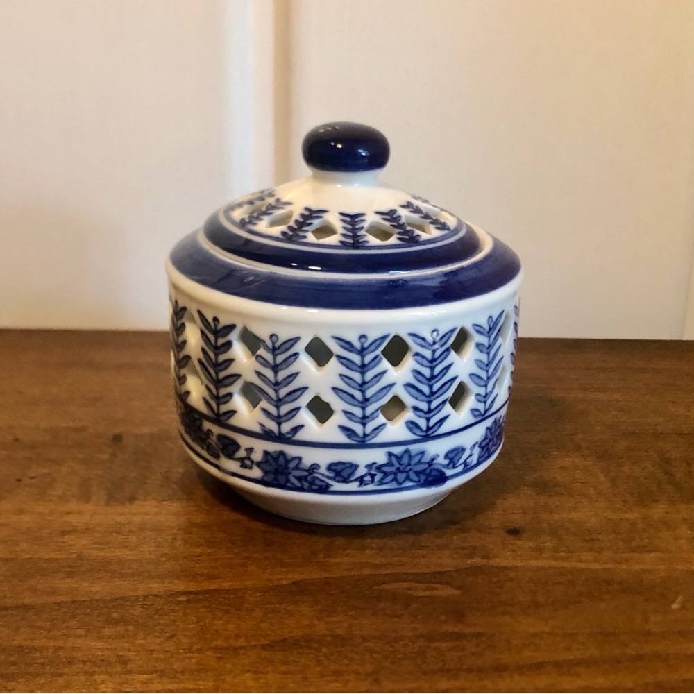 Small blue and white trinket dish. Would look pretty with fairy lights in it!